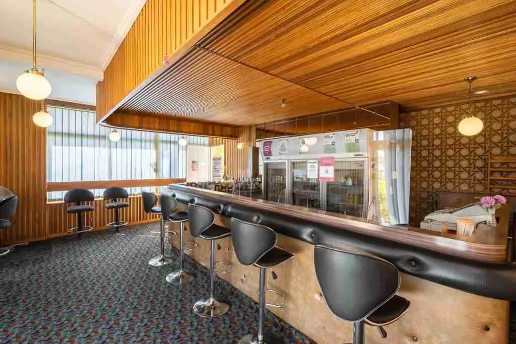 apollo motel bar