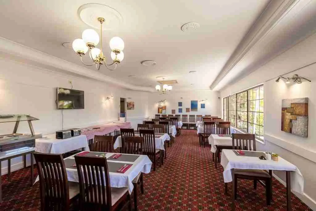 apollo motel dinning